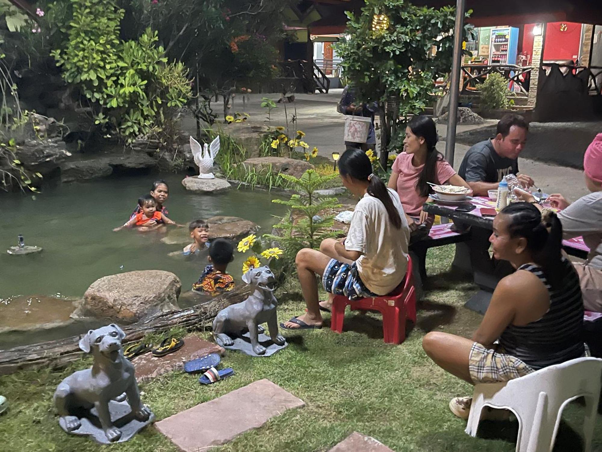 Busby Resort Ban Ta Phraya Eksteriør billede